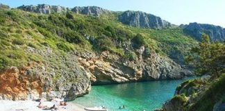 Cala Bianca è tra le spiagge più belle d’Italia