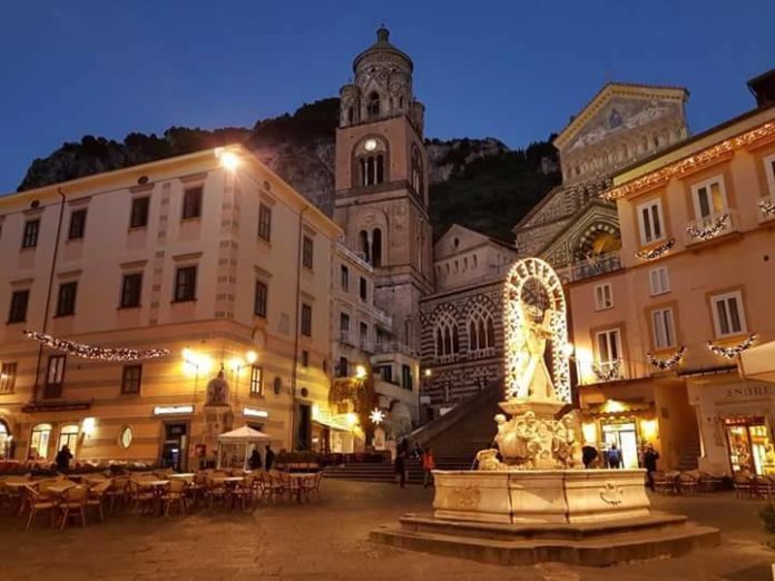 Amalfi-notturna-696x522