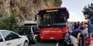 16enne ferito da bus turistico ad Amalfi.