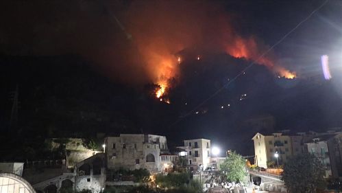 maiori-incendio-notte-fuoco