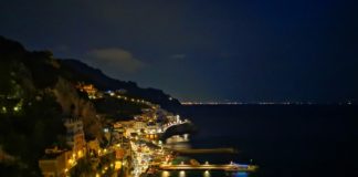 La storia vera della città diventa spettacolo stabile itinerante nei vicoli del centro storico con “Le tarantelle della via. Storie d’Amalfi e di amalfitani”.