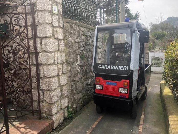 Coronavirus: carabinieri Capri in azione con mezzo speciale
