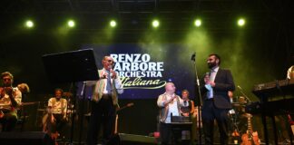 Amalfi. Il travolgente spettacolo di Renzo Arbore chiude la XX edizione del Capodanno Bizantino, che ha visto Magister il Comandante Gennaro Arma.
