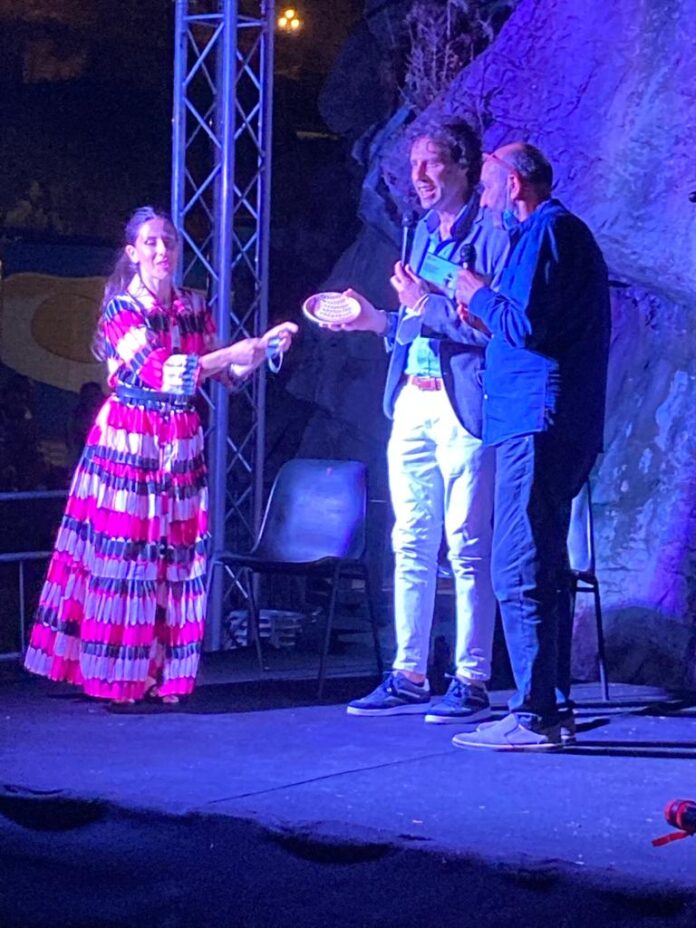 Sante Avagliano riceve il premio