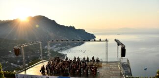 L’alba in musica a Ravello, la magia di un concerto diventato rito.