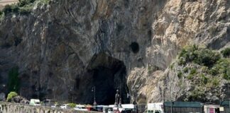 Sequestrata Grotta dell’Annunziata a Maiori, utilizzata come rimessaggio per auto e barche